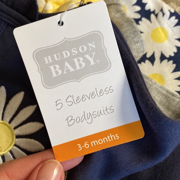 NWT 5 sleeveless onesies size 3-6 months - Picture 6 of 7